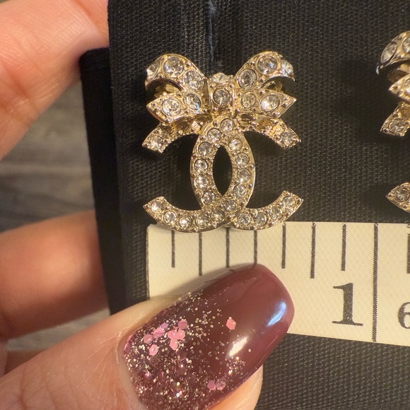 CHANEL Gold Crystal Bow CC Stud Earrings - Picture 4 of 9